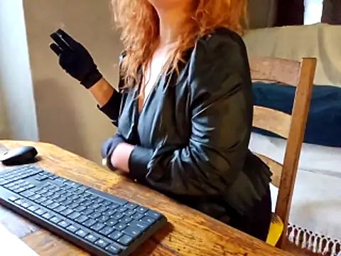 Snapshot of RawMiss chatting on 01.19.26 RawMiss online show from 01.19.26
