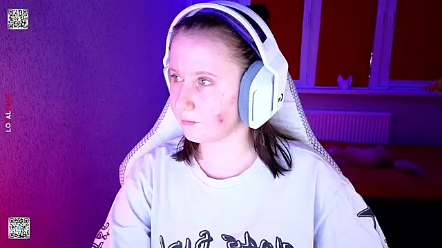 Snapshot of mon_lola chatting on 02.04.26 mon lola online show from 02.04.26