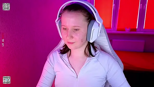 Snapshot of mon_lola chatting on 02.05.26 mon lola online show from 02.05.26