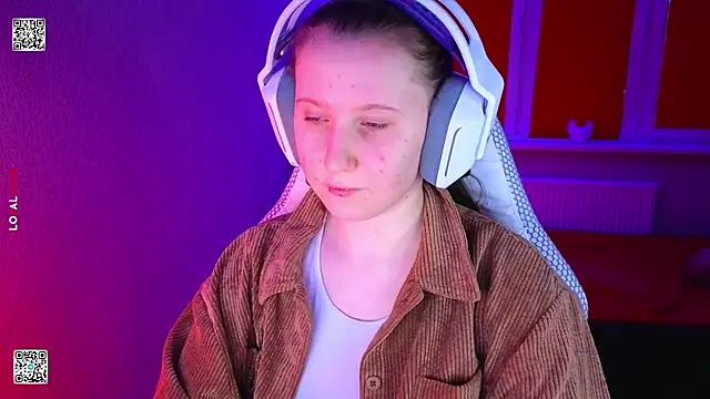 Snapshot of mon_lola chatting on 02.19.26 mon lola online show from 02.19.26