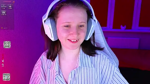 Snapshot of mon_lola chatting on 02.28.26 mon lola online show from 02.28.26