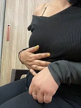 Snapshot of Red-Magic-25 chatting on 03.15.26 Red-Magic-25 online show from 03.15.26