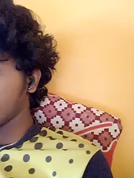 Snapshot of CosmicEmuu chatting on 01.07.25 CosmicEmuu online show from 01.07.25