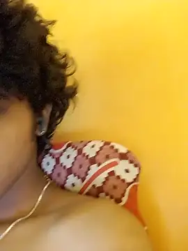 Snapshot of CosmicEmuu chatting on 01.11.25 CosmicEmuu online show from 01.11.25