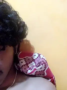 Snapshot of CosmicEmuu chatting on 01.28.25 CosmicEmuu online show from 01.28.25