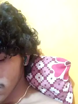 Snapshot of CosmicEmuu chatting on 02.03.25 CosmicEmuu online show from 02.03.25