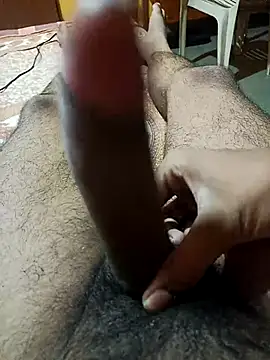 Snapshot of CosmicEmuu chatting on 09.16.25 CosmicEmuu online show from 09.16.25