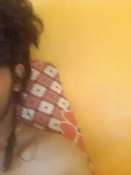 Snapshot of CosmicEmuu chatting on 11.21.25 CosmicEmuu online show from 11.21.25