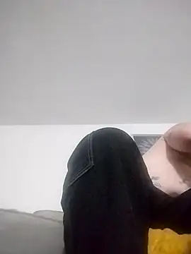 Snapshot of jayjay198080 chatting on 03.20.25 jayjay198080 online show from 03.20.25