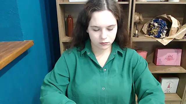 Snapshot of mini_girly chatting on 10.14.25 mini girly online show from 10.14.25