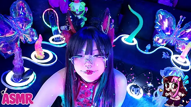 Snapshot of LaytonBox chatting on 05.19.26 LaytonBox online show from 05.19.26