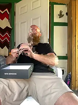 Snapshot of 32XRedBeard chatting on 04.18.26 32XRedBeard online show from 04.18.26