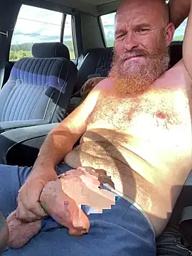 Snapshot of 32XRedBeard chatting on 04.22.26 32XRedBeard online show from 04.22.26