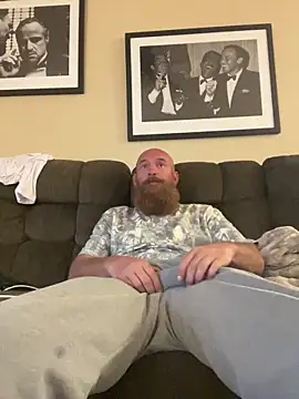 Snapshot of 32XRedBeard chatting on 04.27.26 32XRedBeard online show from 04.27.26