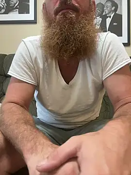 Snapshot of 32XRedBeard chatting on 06.27.26 32XRedBeard online show from 06.27.26