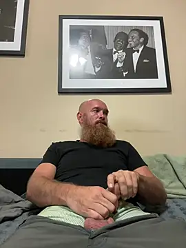 Snapshot of 32XRedBeard chatting on 07.13.26 32XRedBeard online show from 07.13.26