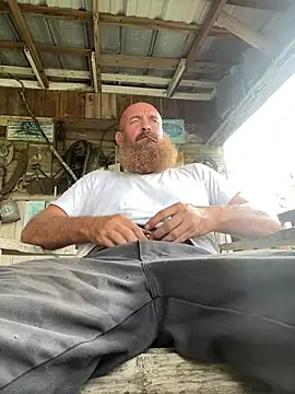 Snapshot of 32XRedBeard chatting on 07.16.26 32XRedBeard online show from 07.16.26