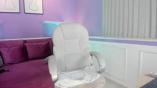 Emma Walkerr  online show from 01.27.25