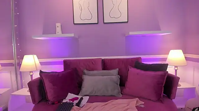 Emma Walkerr  online show from 02.07.25