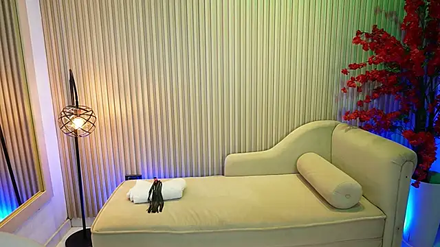 Emma Walkerr  online show from 09.25.25