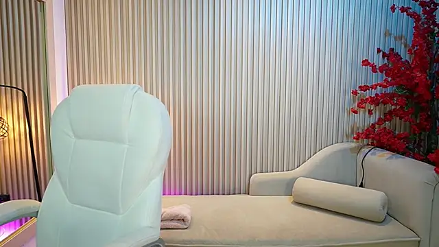 Emma Walkerr  online show from 10.08.25