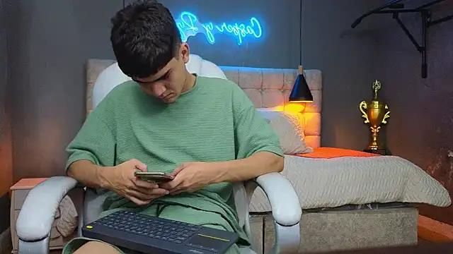 Tommy18   online show from 02.19.25