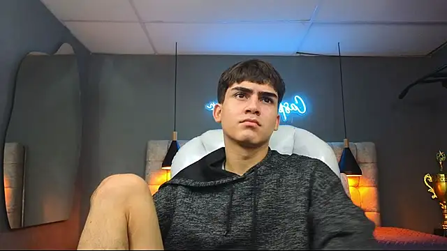 Tommy18   online show from 03.05.25