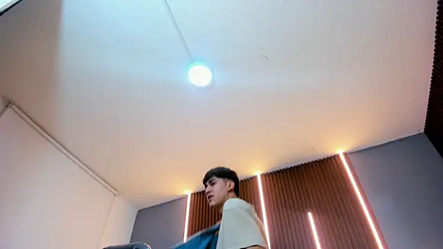 Tommy18   online show from 10.08.25