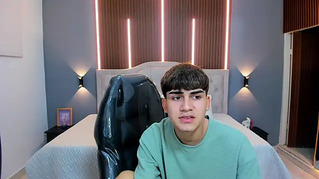 Tommy18   online show from 10.10.25