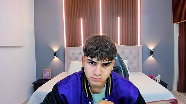 Tommy18   online show from 10.30.25