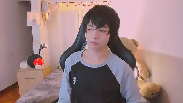 Snapshot of AllanYong18 chatting on 04.04.26 AllanYong18 online show from 04.04.26