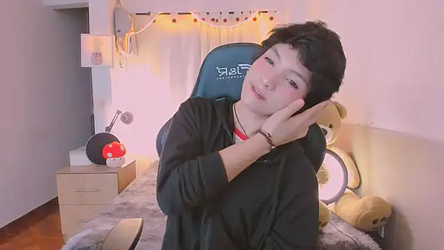 Snapshot of AllanYong18 chatting on 04.08.26 AllanYong18 online show from 04.08.26