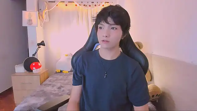 Snapshot of AllanYong18 chatting on 04.09.26 AllanYong18 online show from 04.09.26