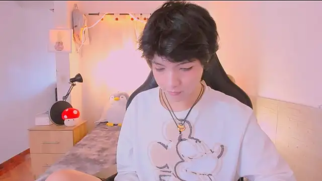 Snapshot of AllanYong18 chatting on 04.10.26 AllanYong18 online show from 04.10.26