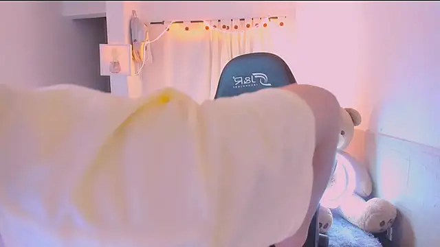 Snapshot of AllanYong18 chatting on 04.14.26 AllanYong18 online show from 04.14.26