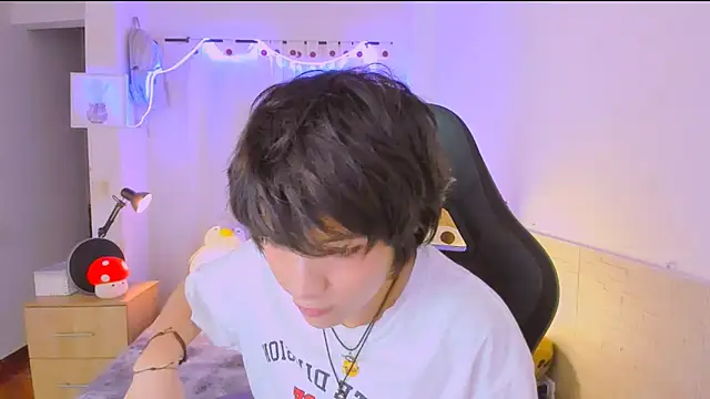 Snapshot of AllanYong18 chatting on 04.16.26 AllanYong18 online show from 04.16.26