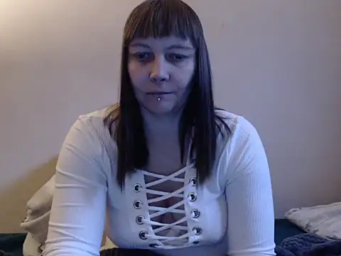 Snapshot of YviEngel87 chatting on 01.23.25 YviEngel87 online show from 01.23.25