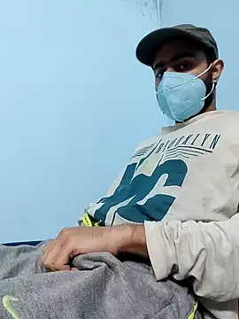 TOPMOON001 online show from 02.05.25