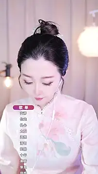 Snapshot of Zoe-99 chatting on 09.10.25 Zoe-99 online show from 09.10.25