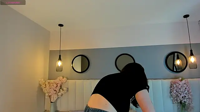 chelsea bolton  online show from 03.05.26