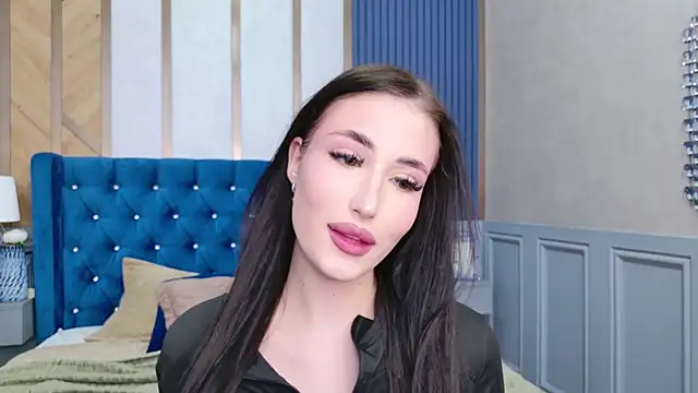 Snapshot of EmmaLawrens chatting on 03.19.25 EmmaLawrens online show from 03.19.25