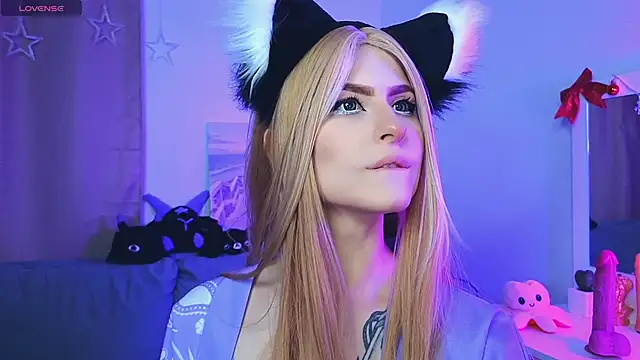 Emily  Mooree online show from 02.08.25