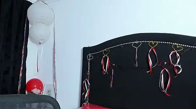 Snapshot of Cleo_Hott chatting on 02.20.25 Cleo Hott online show from 02.20.25