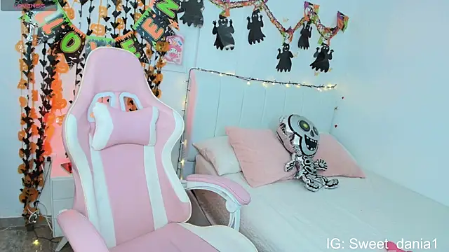 sweet dania  online show from 10.29.25