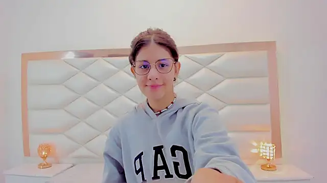 Snapshot of MiaQueen021 chatting on 01.20.25 MiaQueen021 online show from 01.20.25