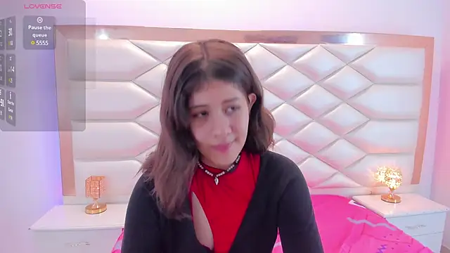 Snapshot of MiaQueen021 chatting on 03.01.25 MiaQueen021 online show from 03.01.25