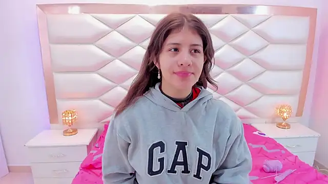 Snapshot of MiaQueen021 chatting on 03.08.25 MiaQueen021 online show from 03.08.25