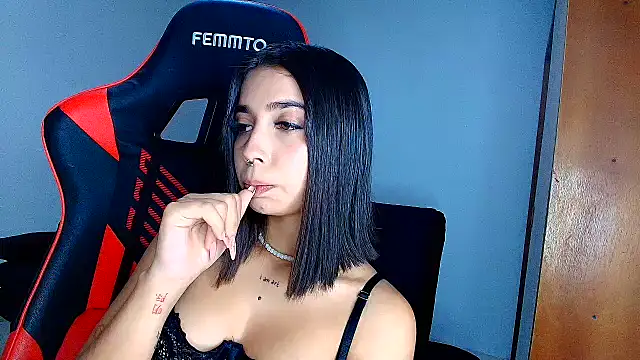 Snapshot of Rousse_violett chatting on 02.11.26 Rousse violett online show from 02.11.26