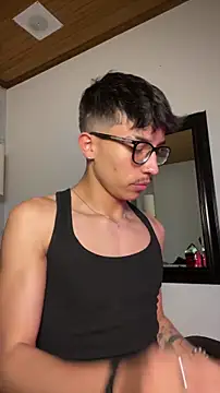 Snapshot of tim__fox chatting on 12.18.25 tim fox online show from 12.18.25