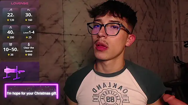 Snapshot of tim__fox chatting on 12.21.25 tim fox online show from 12.21.25